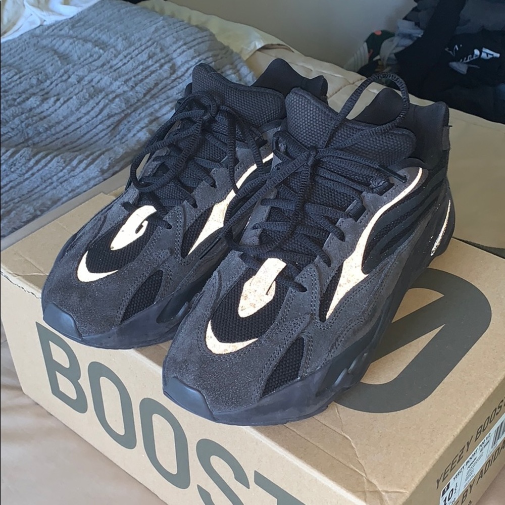 Men’s Black V2 Vanta Adidas Yeezy